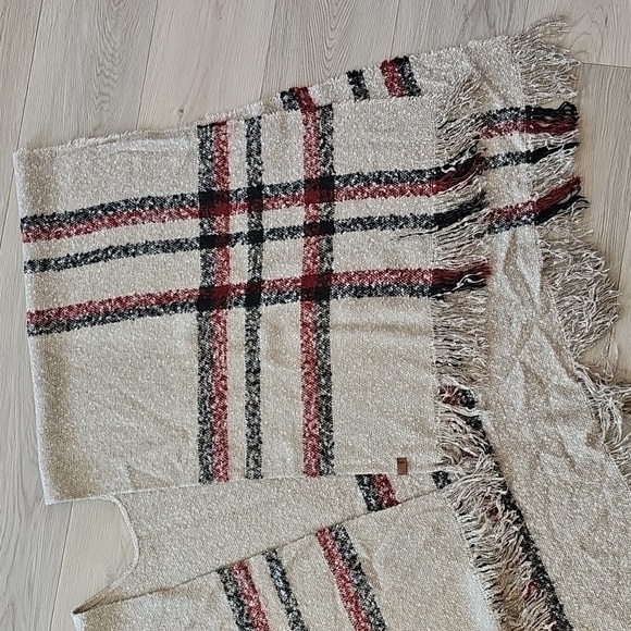 Roots Canada Cozycore Cape Poncho Wearable Blanket Sweater One Size - Picture 8 of 11